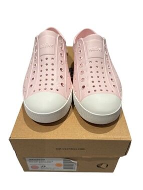 NATIVE SHOES “Jefferson” milk pink/shell white water shoes - J3